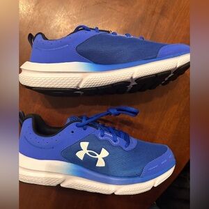 Under Armour Men's Size 9 Athletic Shoes in Blue and Black